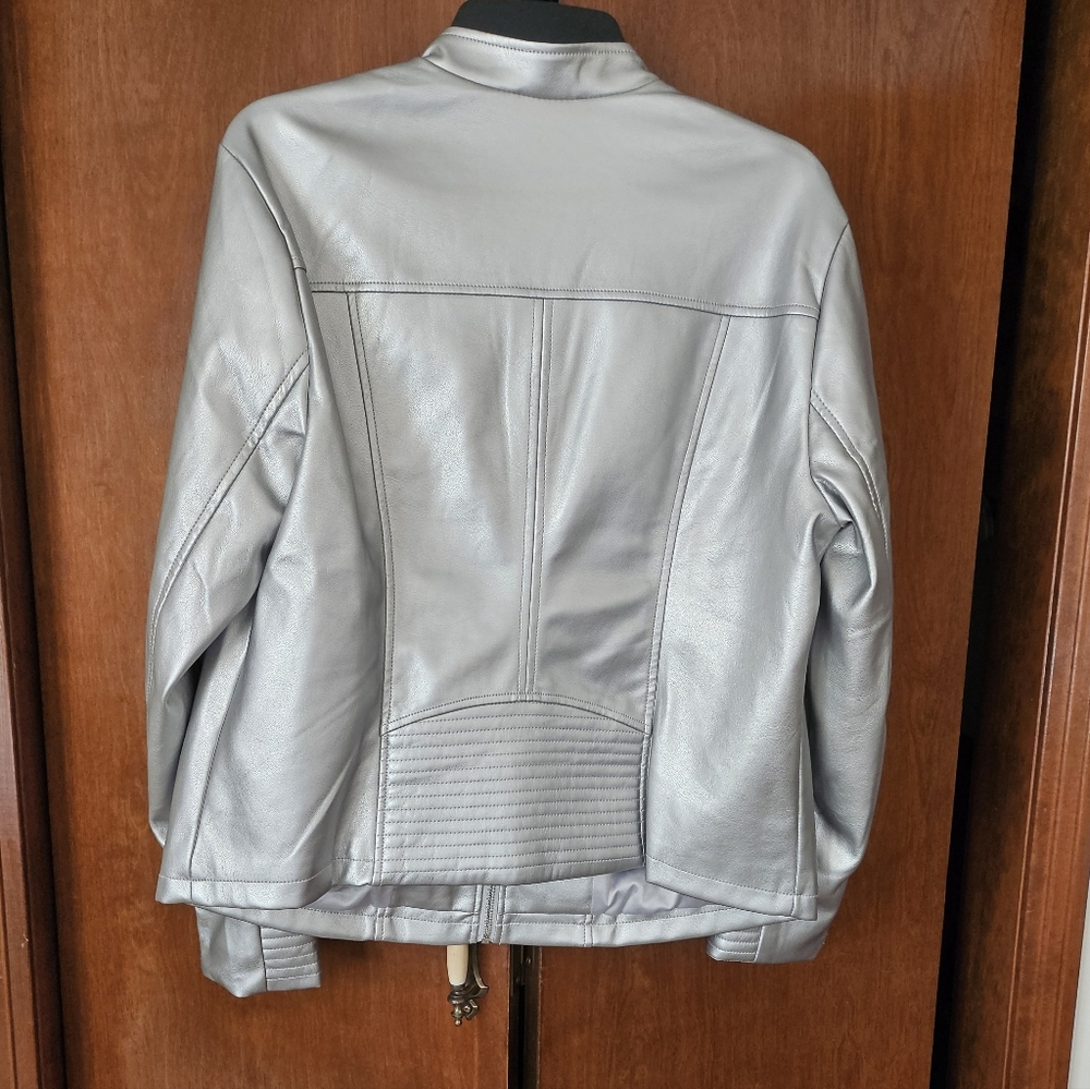 Torrid Metallic Silver Faux Leather Zip Moto Jacket Size 1 - Picture 6 of 12